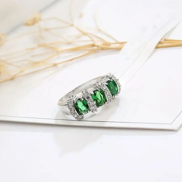 Emerald Green Stone Inspired Statement Ring - Picture 5 of 12